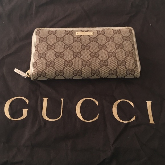 White and tan Gucci wallet!