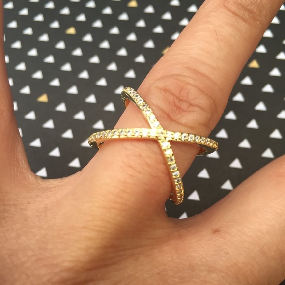 Criss Cross Ring - Picture 3 of 4
