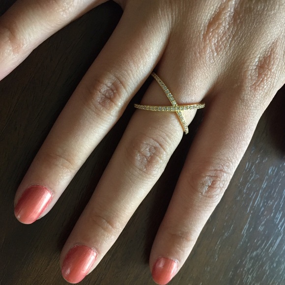 Jewelry - Criss Cross Ring