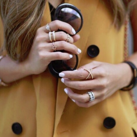 Criss Cross Ring - Picture 2 of 4