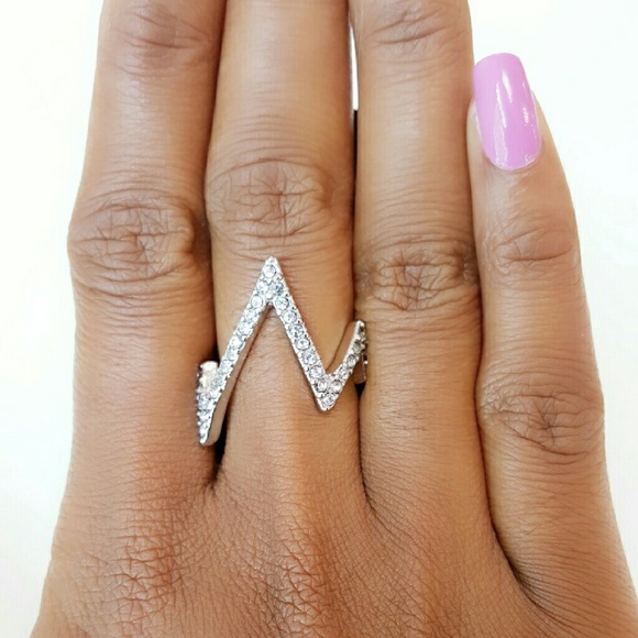 Size 8 Silver Ring - Picture 2 of 2