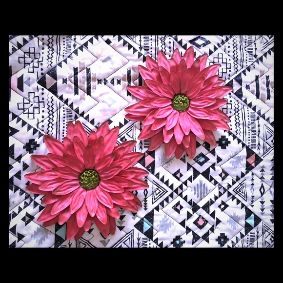 ❌SOLD❌Metal flower decor