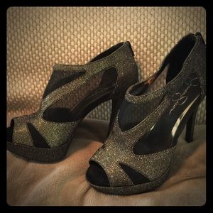 Jessica Simpson party and sparkle stilettos.