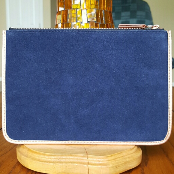 Auth NWT Fossil Medium Zip Pouch - Picture 2 of 4