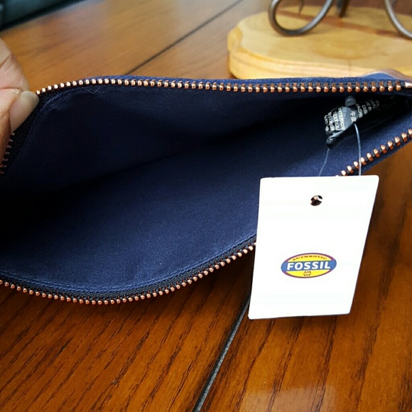 Auth NWT Fossil Medium Zip Pouch - Picture 3 of 4