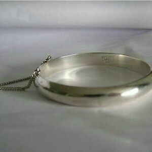 ~Vintage Slvr Bangle Bracelet ~