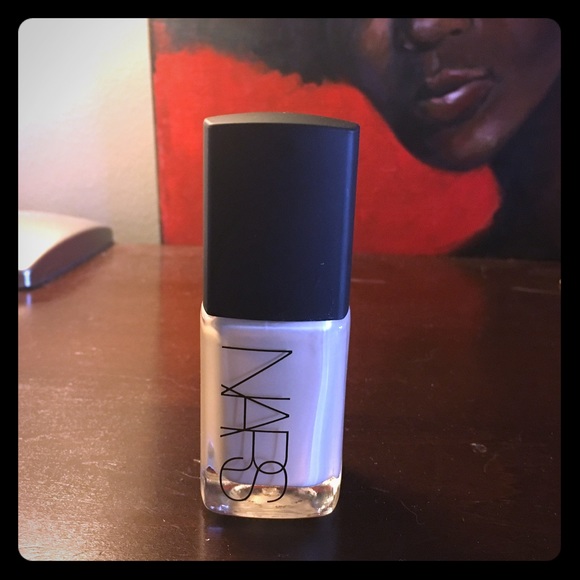 Nars Sheer Glow Foundation: Shade Light 4