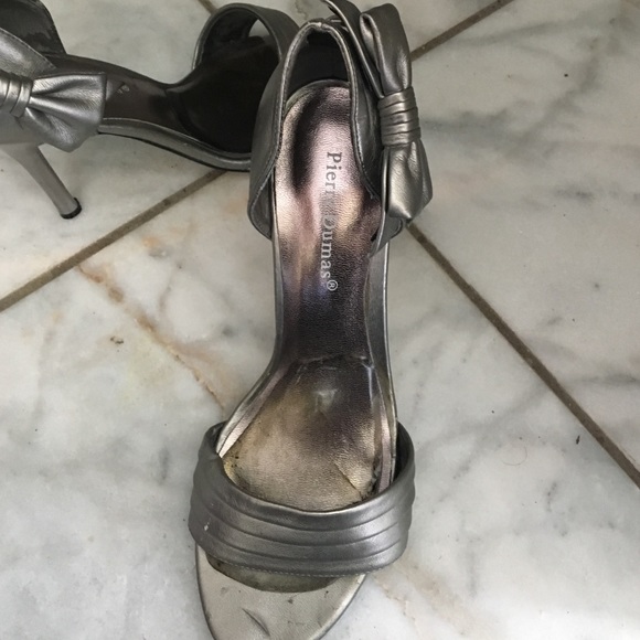 Silver/ grey heels with bow - Picture 2 of 3