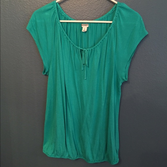 Blousy t-shirt with keyhole accent