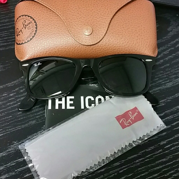 Ray-Ban Wayfarer Sunglasses