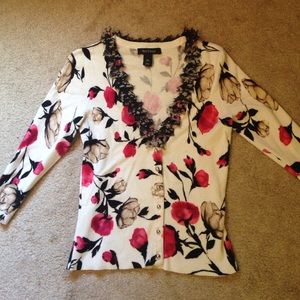 🌺 Adorable WHBM Sweater