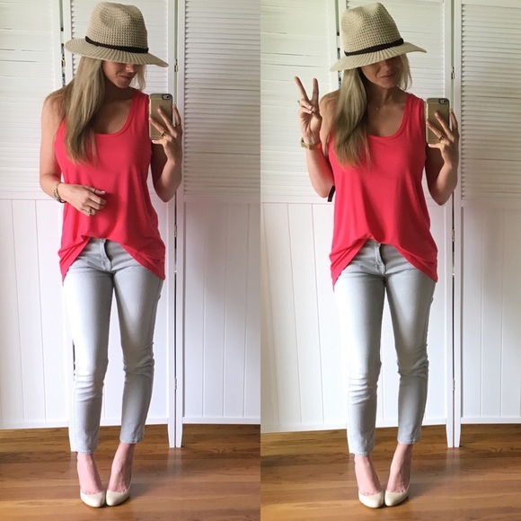 SOLD✨Rich Strawberry Tank - Picture 4 of 4