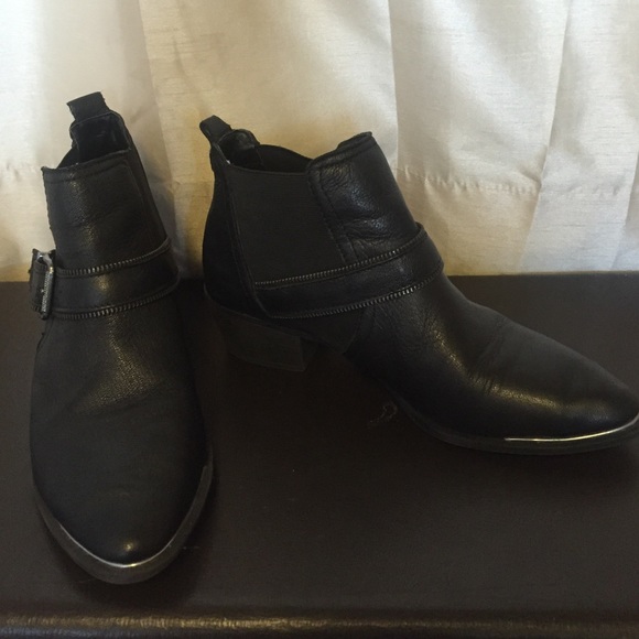 Size 7.5 Black Sam Edelman Boot
