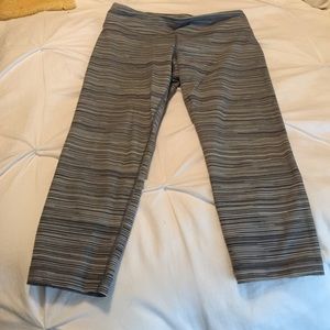 Under armor all season gear capris size small