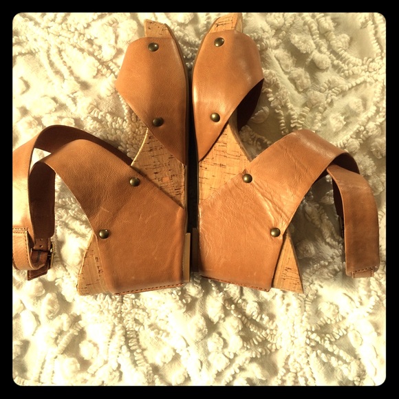Lucky Brand Shoes - Adorable! Lucky brand cork & leather wedges