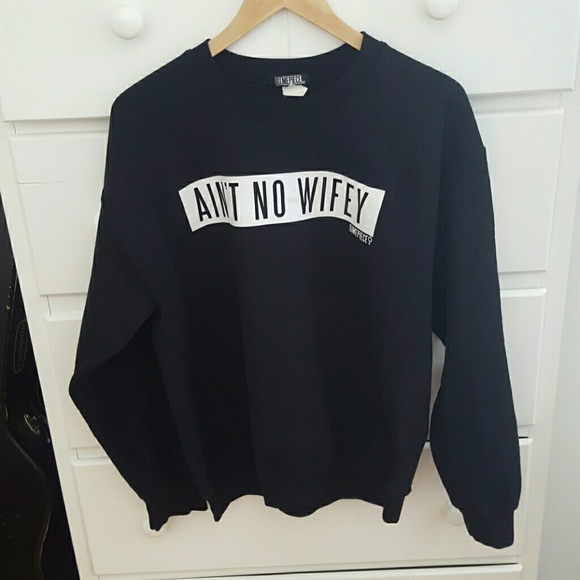 Dimepiece Ain't No Wifey crewneck sweatshirt.