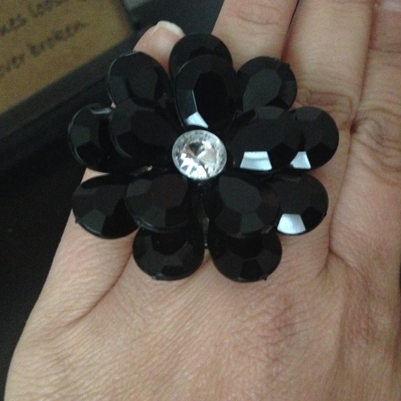 Crystal & Black Flower Rings - Picture 3 of 3