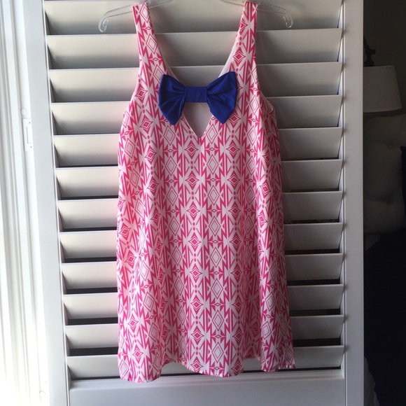 Hot pink dress with a blue bow in the back - Picture 1 of 2