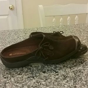 NICE. Naturalizer leather upper slip on