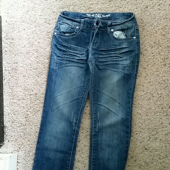 N.V - Picture 3 of 3