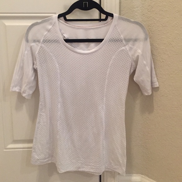 Lululemon white t-shirt