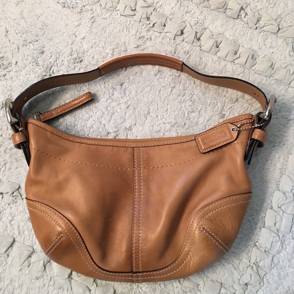 Coach tan leather shoulder bag