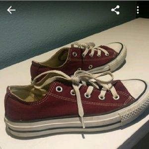 Low Top Maroon Converse
