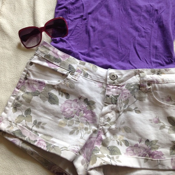 HWY Jeans Pants - 🎉HP 5/29🎉 Floral Denim Shorts size 13