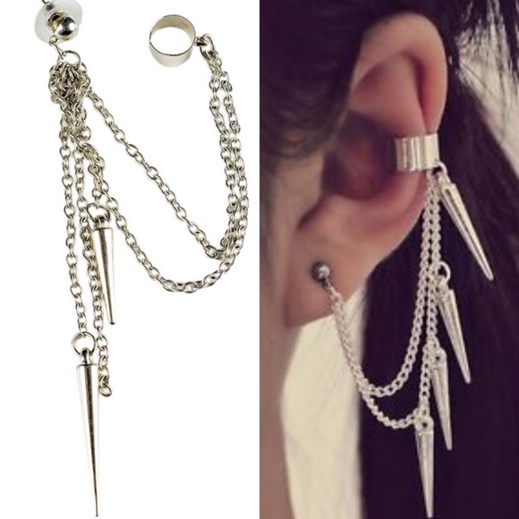 Boutique Jewelry - 🎉HP🎉 Silver Double Chain Spikes Ear Cuff Earring