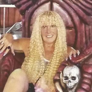 Meet your Posher, Yvette