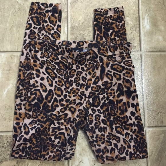 Cheetah print leggings!