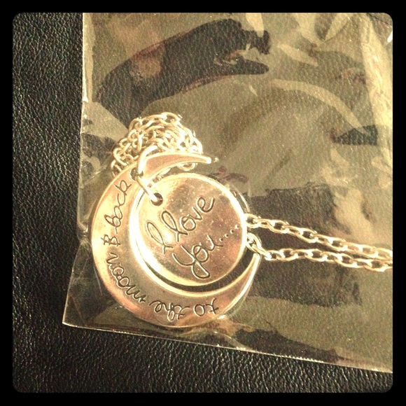 NWT 😀Necklace😀