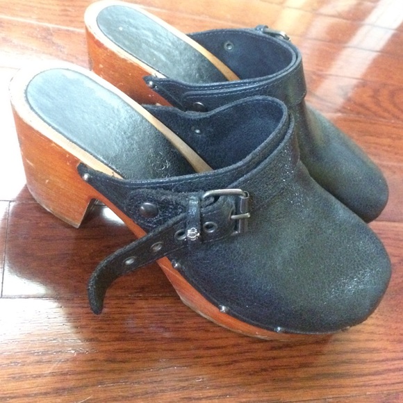 Black Juicy Couture Clogs