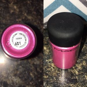 Mac pigment