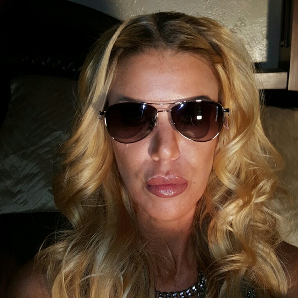 😊 SOLD 😊BNWT.. Tiffany Aviator Style Sunglasses - Picture 2 of 4