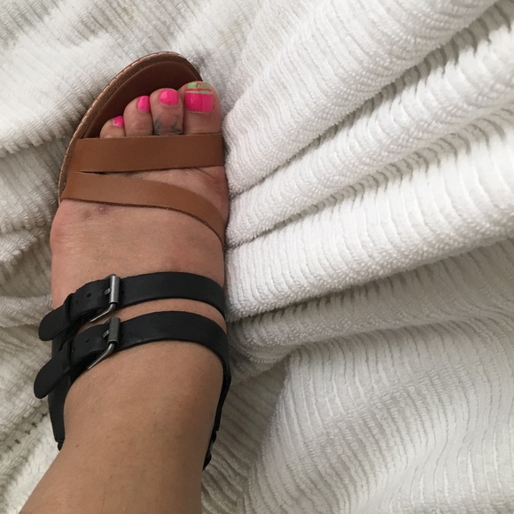 Shoe - Picture 2 of 3