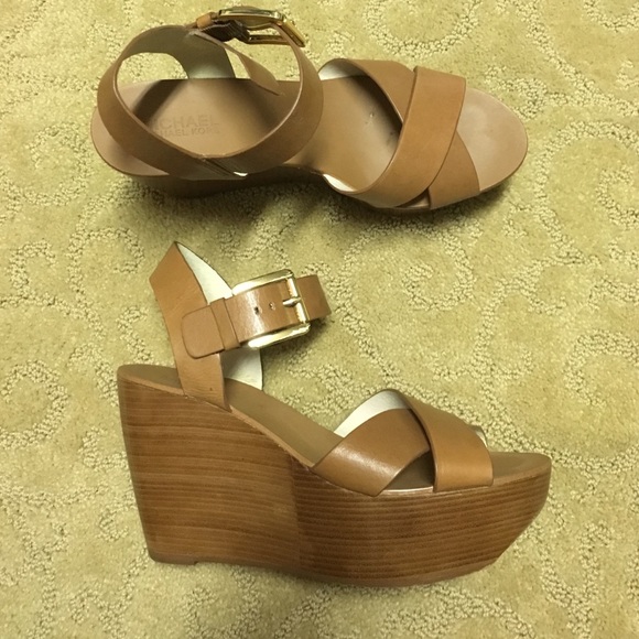 Michael Kors - Picture 1 of 4