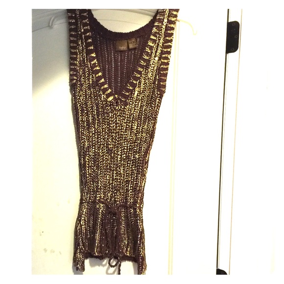 Sleeveless sweater by Daytrip