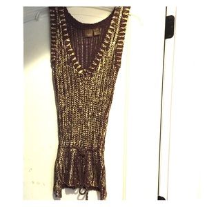 Sleeveless sweater by Daytrip