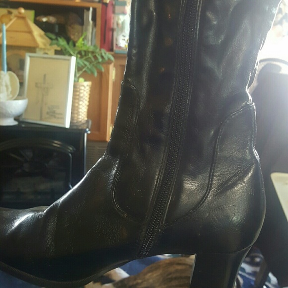 Bass boots