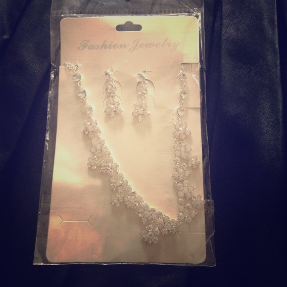 Two-piece bridal set earrings and a necklace