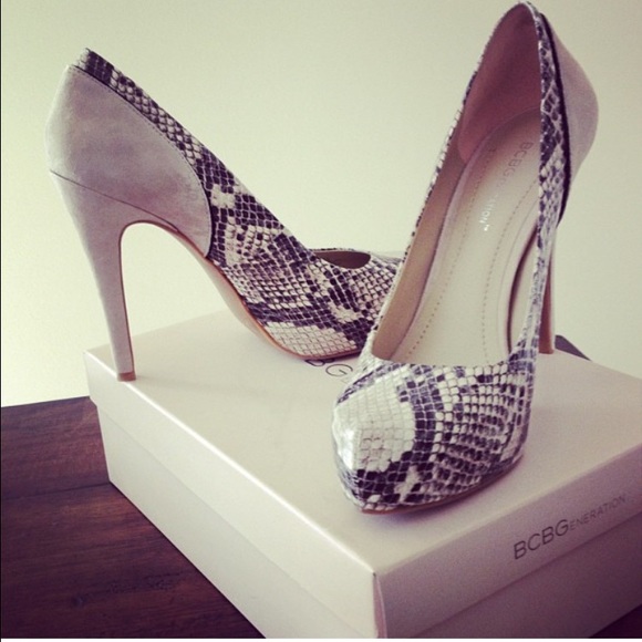 BCBGeneration Paeyton pumps