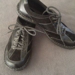 BOC by Born black walking shoes