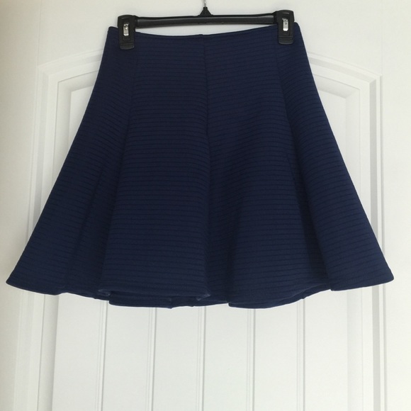 Super cute navy ribbed flare skirt