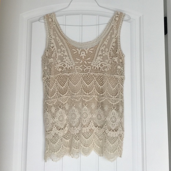 Pretty scalloped lace tank