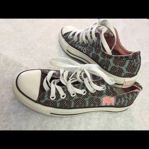 Elephant pattern Converse low-top!