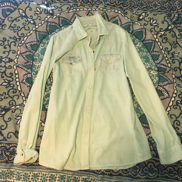 Bullhead baby blue bleached denim shirt