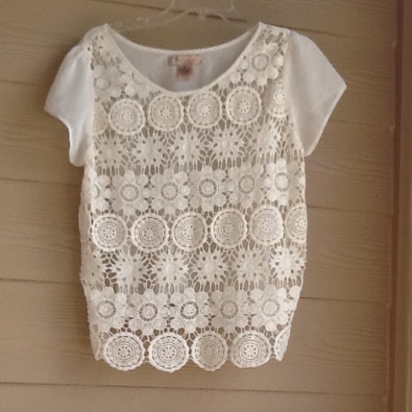 Francesca's Collections Tops - Crotchet front top