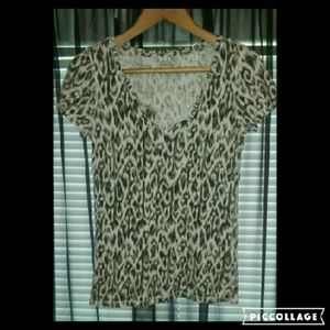 Design V-neck 100% Cotton Tee