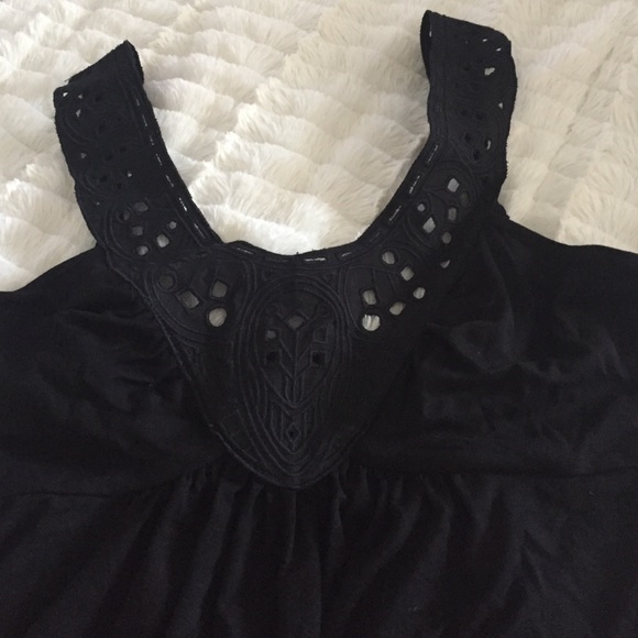 Black top - Picture 2 of 4
